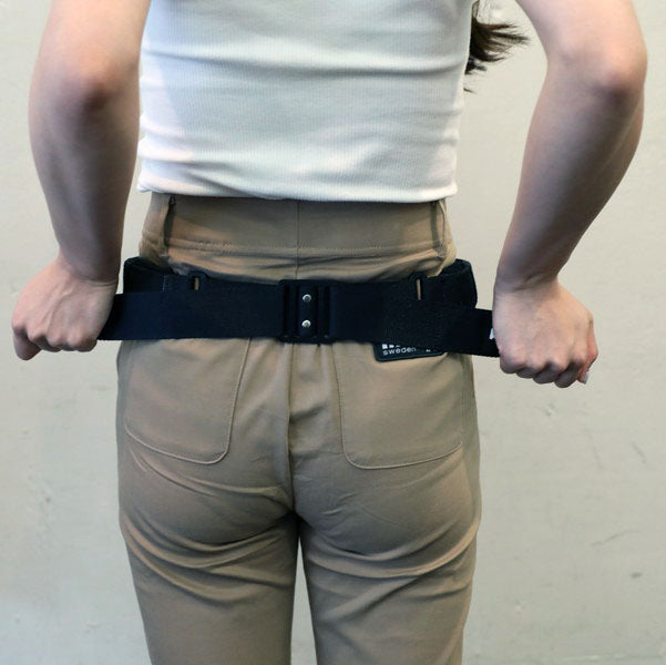 締めないのに支える骨盤ベルト誕生